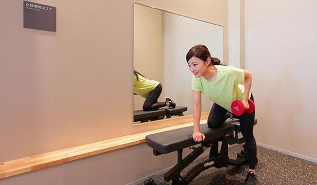 ❻女性専用スペース トレーニングジム内に女性だけが使えるエリアを設けています。