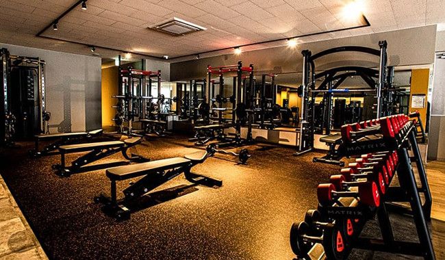 充実のフリーウェイトエリア