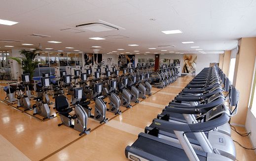 明るくて、開放的なトレーニングジム